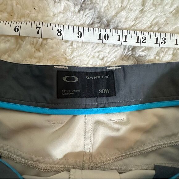 Oakley Tan Flat Front Shorts Casual Style - Picture 4 of 7